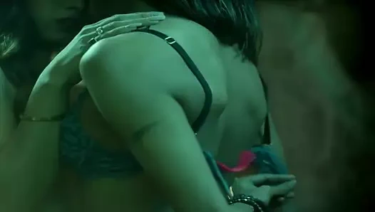 Ragini mms döner s01 sıcak sahneler bölüm 03