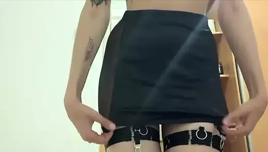 Kalın seksi götlü beyaz bebek kamerada külotunu çıkarıyor