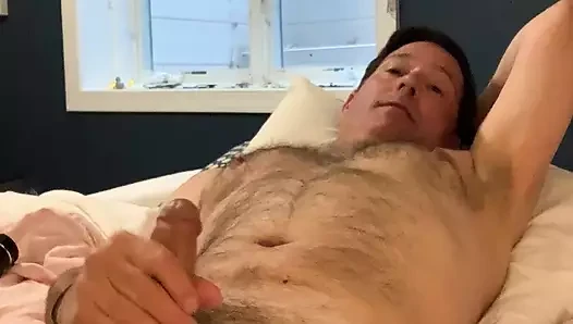 Yatakta mastürbasyon, göt deliğimi parmaklama, çukurlarımı koklama ve boşalma. Sonra dölümü yiyorum