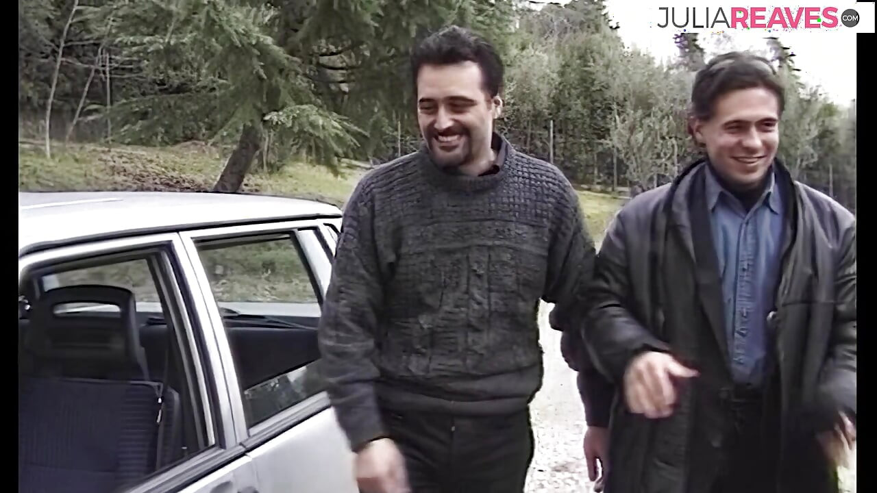 Kıllı kızlar canavar bir yarakla götünü siktiriyor