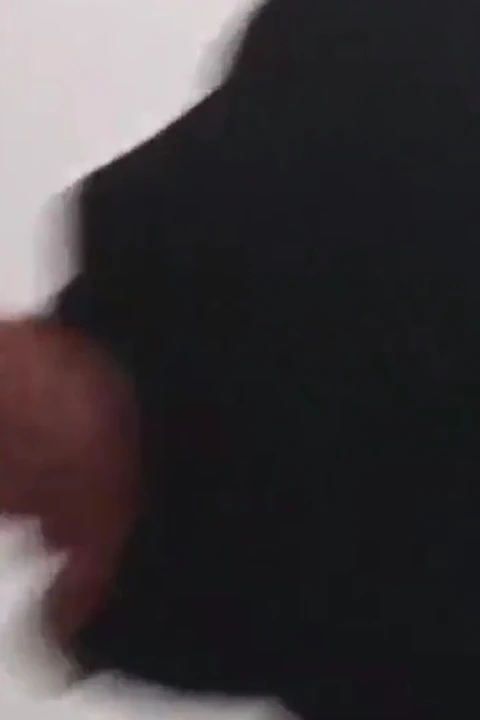 MILF ağzına bir penis alıyor ve iyi bir boşalma atışı yapıyor