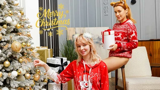 ClubSweethearts'ta Noel kesinlikle bu iki ateşli hatun için eğlenceli