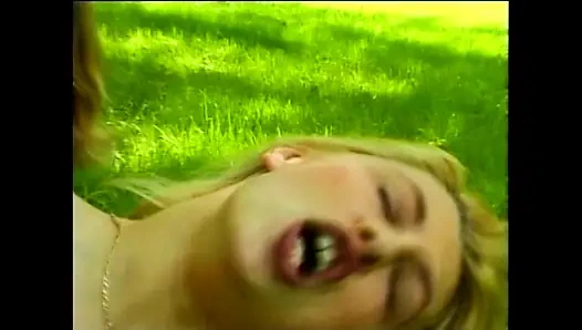 Parkta domaltarak sikiş