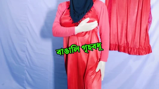 Hintli Bengalli ateşli ev hanımı