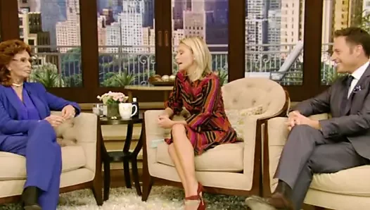 Sophia loren jayne mansfield'ın yan gözünü verdiğini açıklıyor