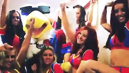 Seksi ponpon kızlar gangnam tarzı yapıyor