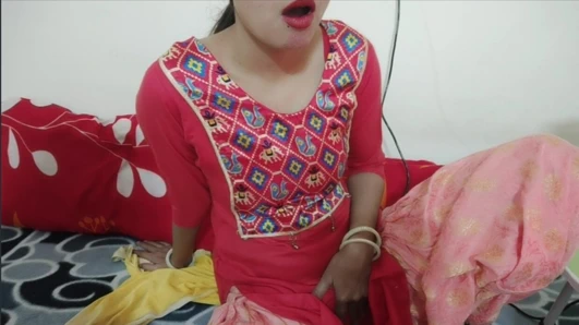 Saara ona gelecekteki sevgilisini nasıl tatmin edeceğini öğretir. öğretmen öğrenci, çok sıcak seks, hint öğretmen ve öğrenci ile seks yapıyor