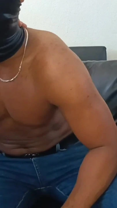 I put a friend from the gym to mamaemelo then asks me to put it up his ass. | Clip 1