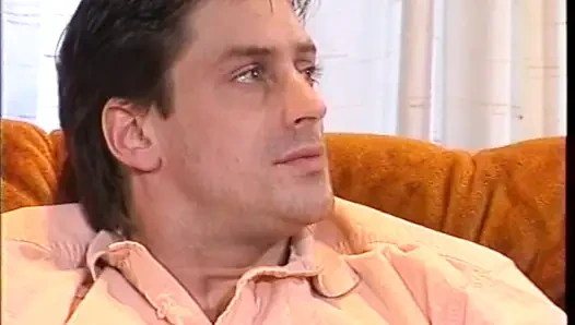 Sevimli sarışın piliç Charlie Waters güne iyi donanımlı sevgilisiyle seksle başlamayı seviyor