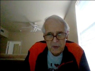 79 yaşındaki adam üzgün