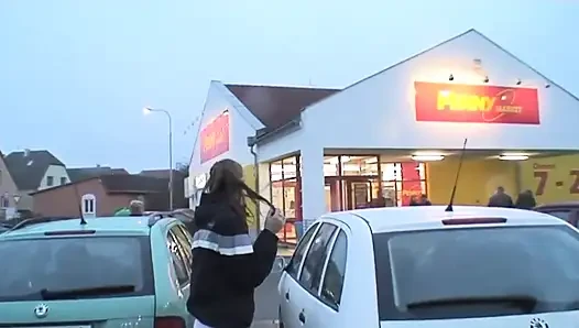 Çılgın bir sürtük üç büyük yarak alıyor
