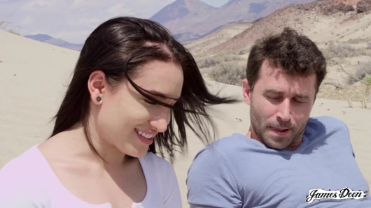 James Deen büyük yarağıyla Gabriella'ya teselli veriyor