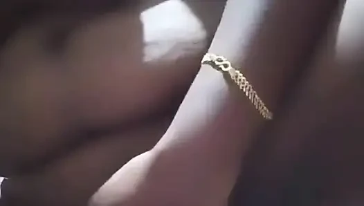 Karım büyük göğüsler ve fingring