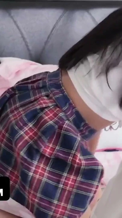 Teamskeet - büyük memeli öğretmen azgın genç kızı mastürbasyon yaparken yakaladı ve ona amcık yemeyi öğretti | Klip 1