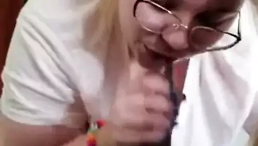 Asosyal bbw ile gözlük verir inanılmaz oral seks ve handjob