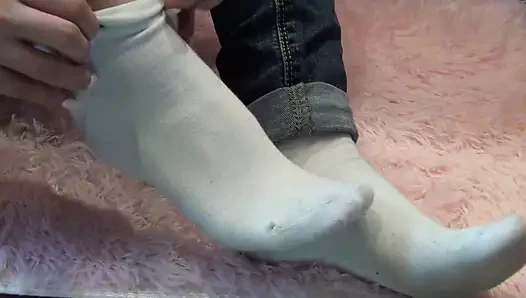 Seksi kız ayak ve elbise beyaz çorap göster