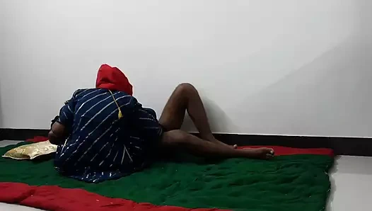 Desi ladki ki chudai ki oda arkadaşı ne desi kız oda arkadaşı tarafından sikiliyor