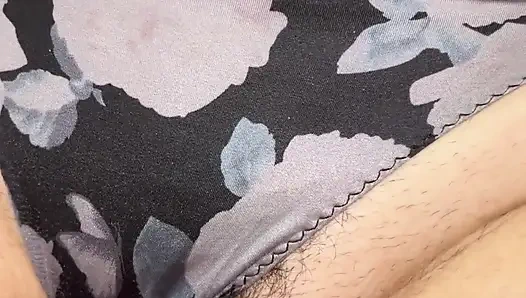 Bu sabah kıllı orta yaşlı seksi komşumun evine uğradım ve külotun her yerine boşaldım