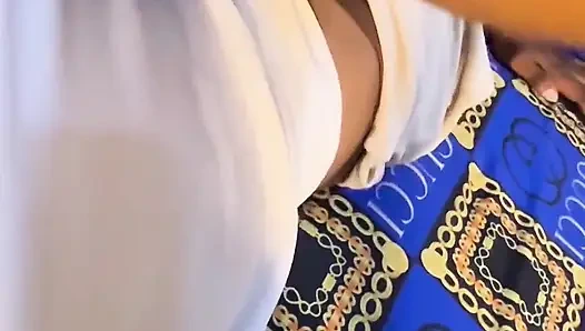 Üvey kız kardeşim amımı emiyor