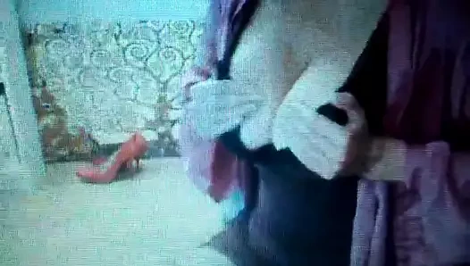 Güzel milf ile doğal memeler oynama 2