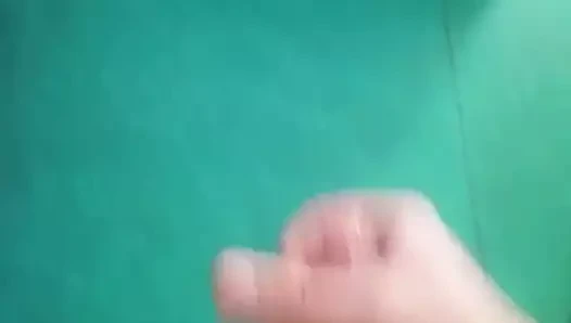 Je je me masturbe en regardant un bon film