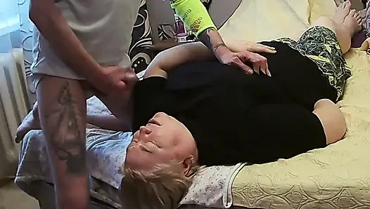 Kız arkadaşıma boşalmak için sikimi sıvazlıyorum