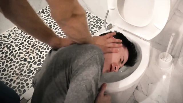 Üvey üvey erkek kardeşimin penisini ölçüyor Josh Hunter ve Max Ferro