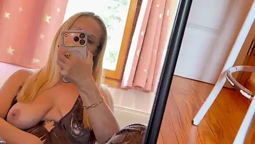 Orta yaşlı seksi ateşli evli kadın senin için azdırıyor