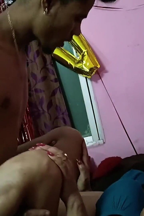 Ateşli teyze genç yabancıyla fantezi seks yapıyor