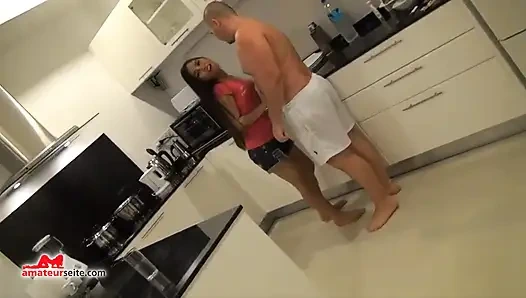 Grosse_Titten4U ve LadySabrina ile unutulmaz amatör derleme