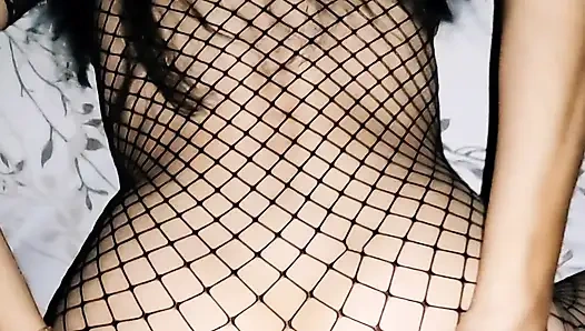 Seksi çift güzel bir ev yapımı videoda anal seks yapıyor