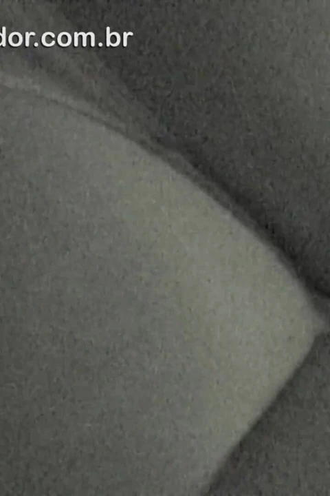 Adam gelinin yarı çıplak dinlenip internette yayın yaptığı videoyu kaydediyor