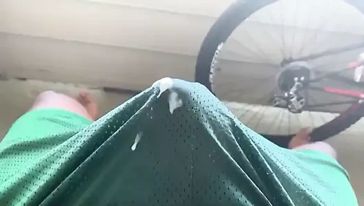 şort aracılığıyla püskürtülür