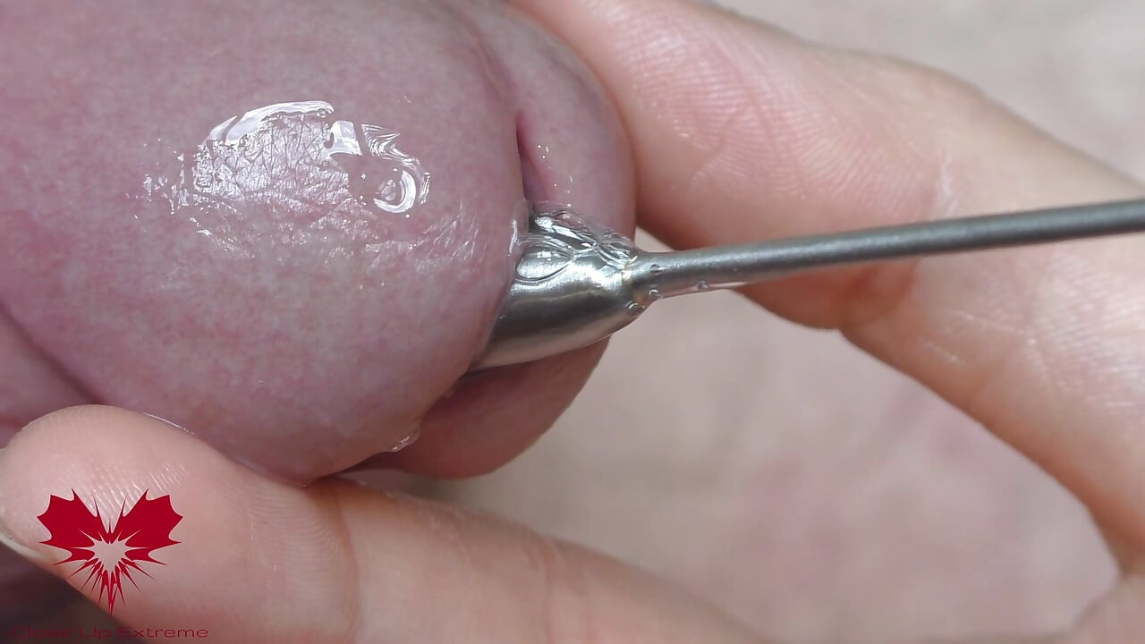 Penis başı süper yakın çekim ile sondaj seansı.