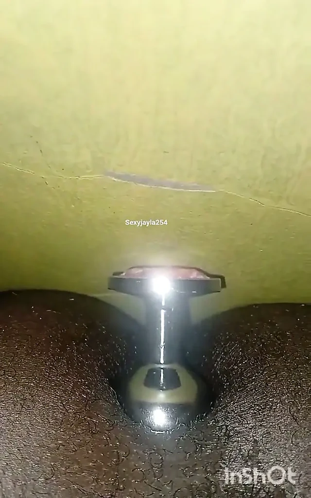 Yeni göt tıkacımı kullanarak göt deliğimi daha büyük bir yarak alması için eğitiyorum