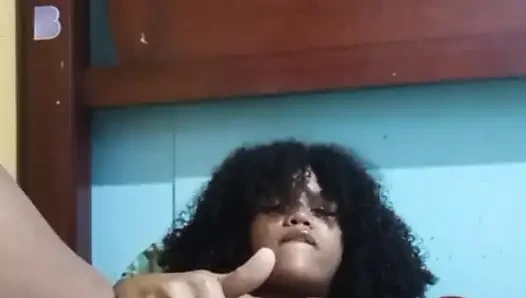 Hintli aldatan evli kadın sevgilisi için kendini kaydediyor