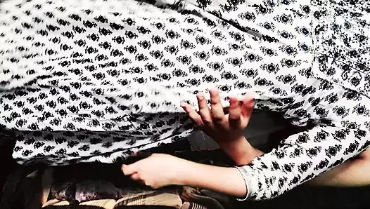 Hintli genç kız vicky ile 19 yıllık masaj - Hintçe ses