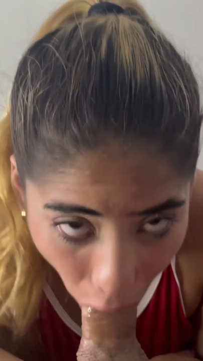 Üvey kız kardeş scarlettkent nike hava kuvvetlerinde one gırtlağına kadar alıyor ve sigara içiyor bakış açısı | Klip 3