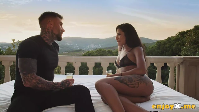 Andrea Retali и ее красивый закат на фоне исключительной оргии - Love горячее хардкорное порно!