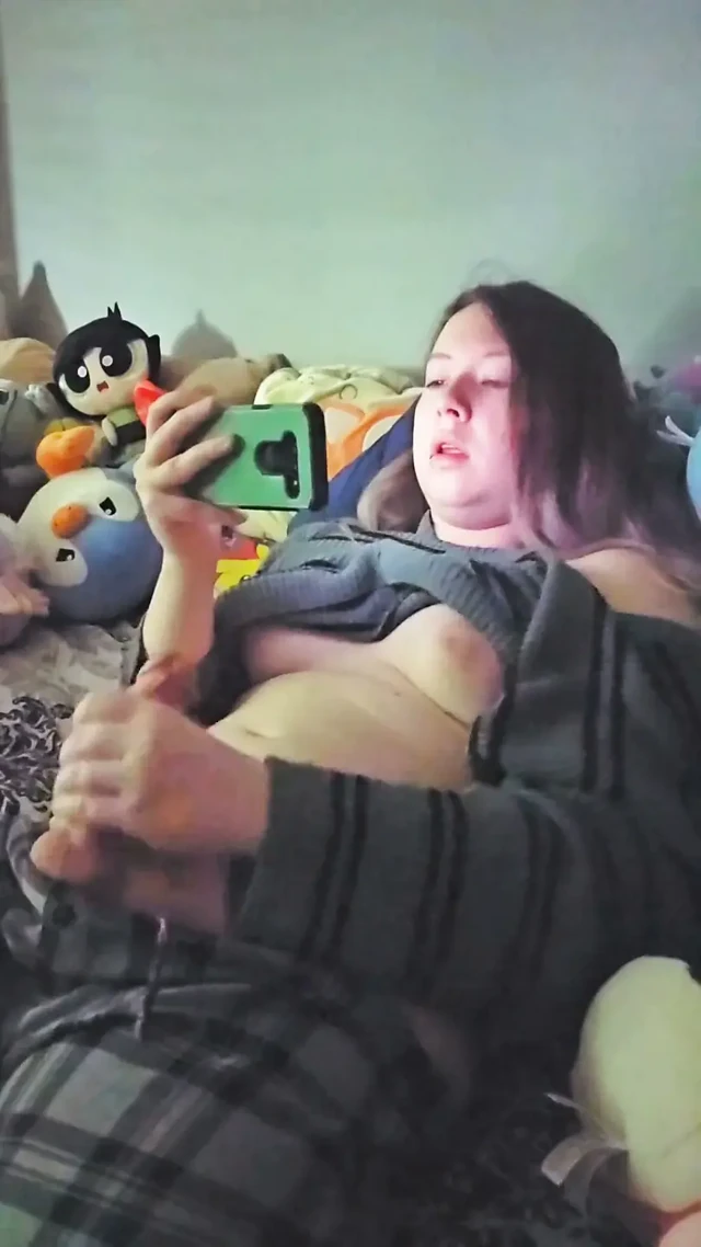 Trans kız pornoya mastürbasyon yapıyor