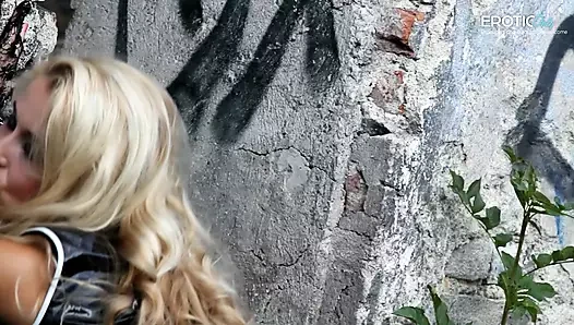 Eroticonly camgirl açık havada mega ateşli şov yapıyor!