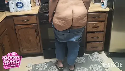 JAMAL ANAL KING FILMS ANAL QUEEN DAILY SO YOU CAN SEE HER PHAT JUICY ASS