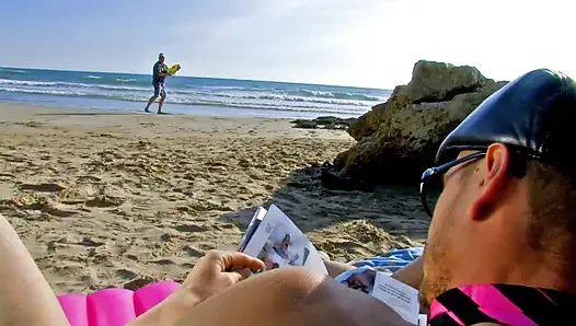 Chica'nın muhteşem ıslak cooter'ı büyük aşk çubuğu için geniş bir açık bekliyor