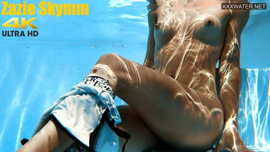 Su altı genç kızların büyüleyici dünyasına dalın