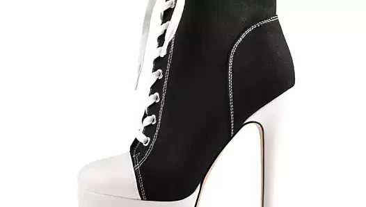 Mega topuklu ayakkabılar