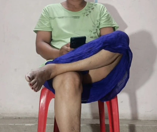 "Sahibe amcığını yaladıktan sonra hizmetçiyi sert sikiyor - Hintçe sesli hintçe rol yapma"