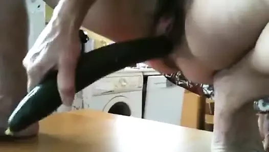Masturbacja z ogorkiem na cam   1