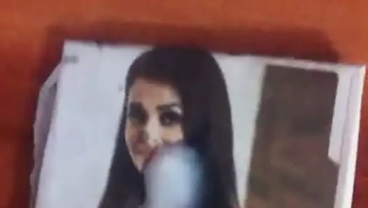 Tanrıça aish yine saygı duruşunda bulundu!