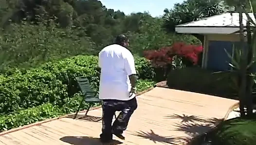 Büyük götlü güzel otel odasında sikiliyor