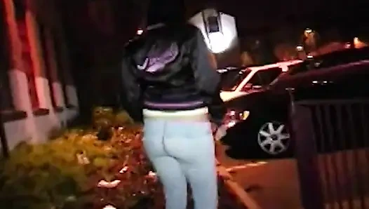 Yabancılarla Emiyor